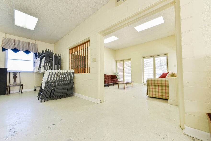 More Photos Of 3901 Raeford Rd, Fayetteville Religious Facility For Lease