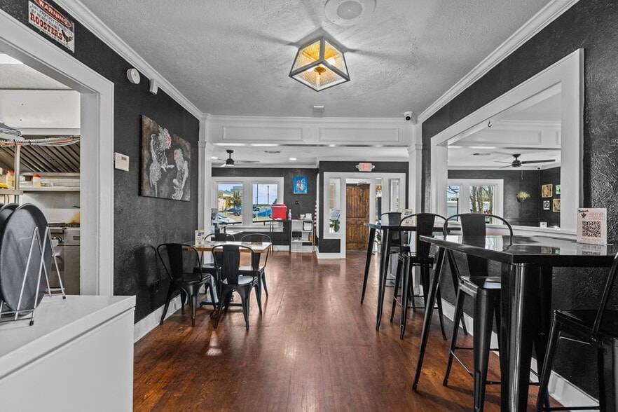 More Photos Of 615 N Sam Houston Ave, Odessa Restaurant For Sale