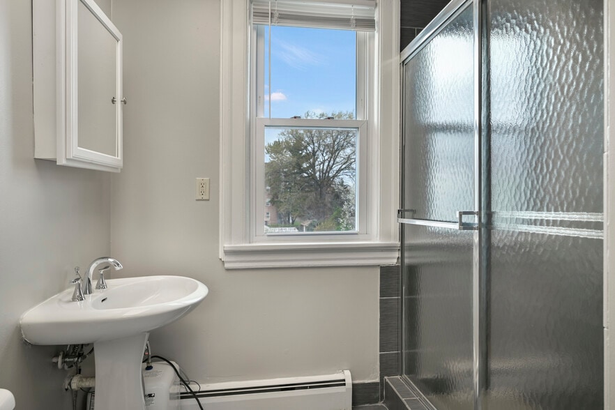 More Photos Of 295 Montgomery St, Bloomfield Office For Lease