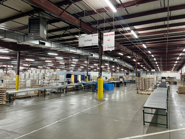 More Photos Of 229 Hollie Dr, Martinsville Warehouse For Lease