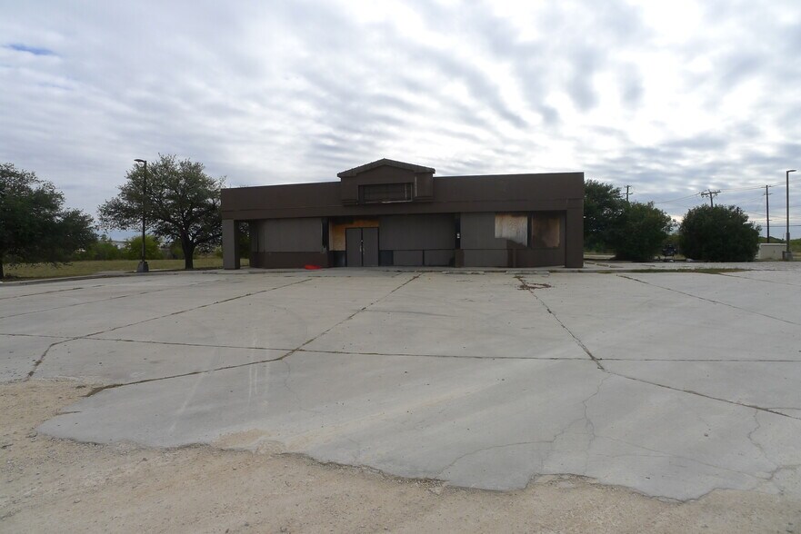 More Photos Of 6180 Walzem Rd, San Antonio General Retail For Sale