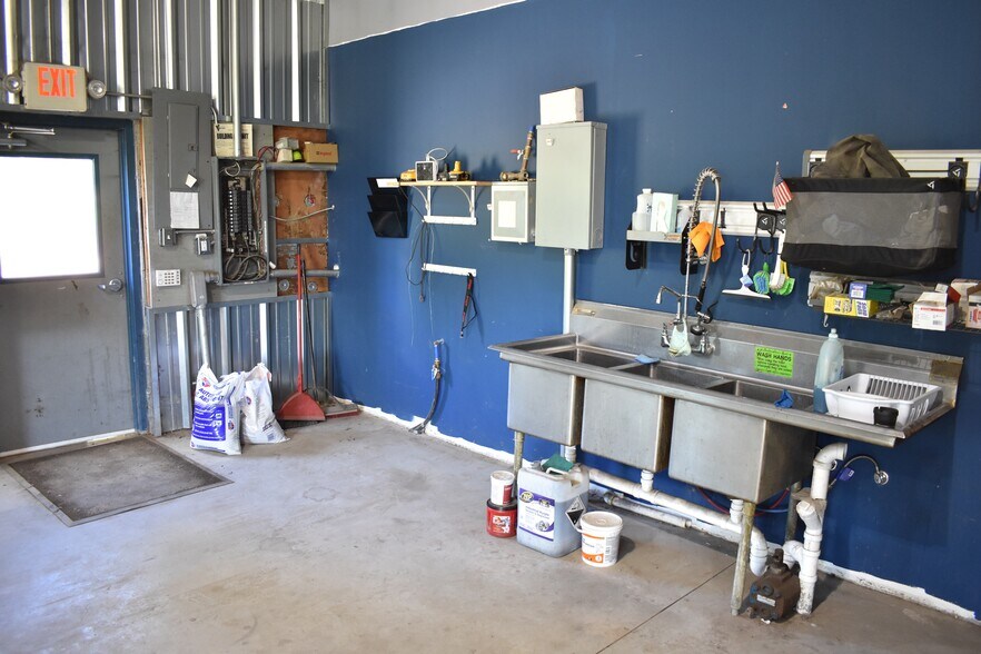 More Photos Of 135 Howard Rd, Fulton Industrial For Sale