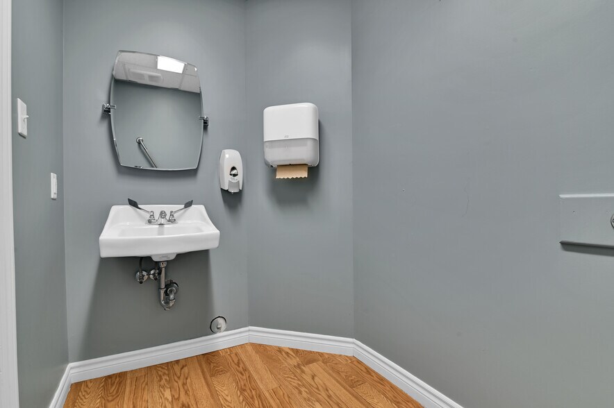 More Photos Of 117 First St E, Cornwall Apartments For Lease