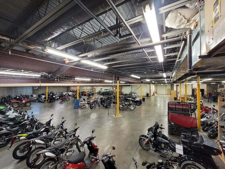 More Photos Of 1021 Goldenbelt Blvd, Junction City Auto Dealership For Sale