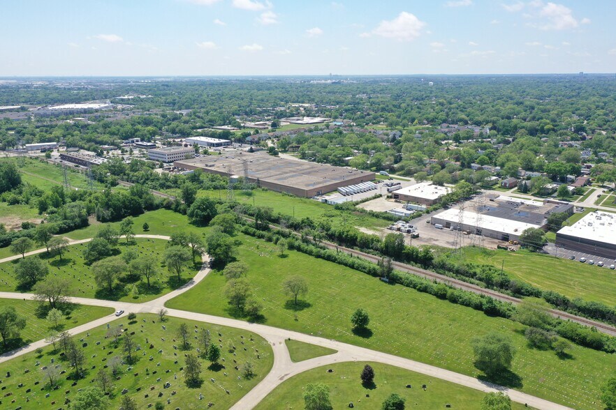 More Photos Of 301-363 N Third Ave, Des Plaines Distribution For Sale