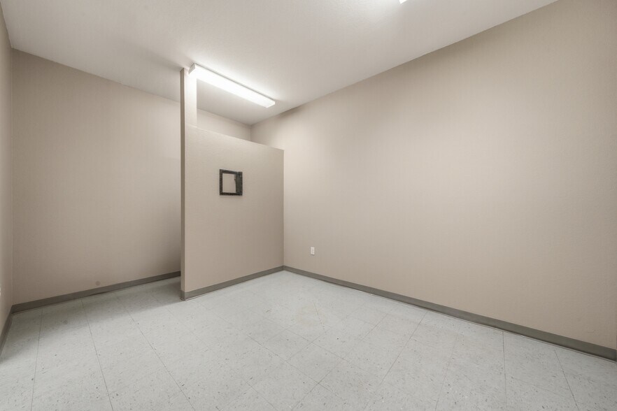 More Photos Of 401 W Interlake Blvd, Lake Placid Office For Sale