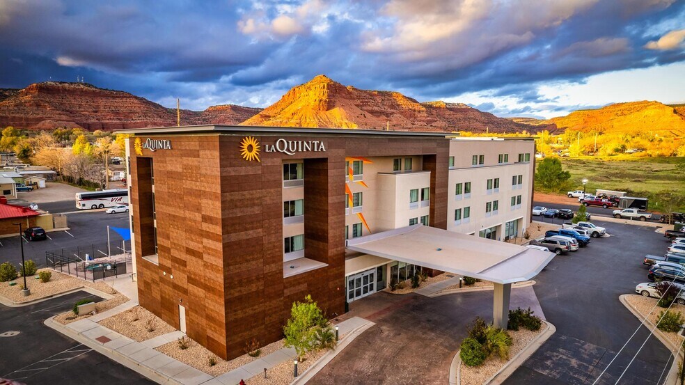 More Photos Of 465 S 100 E, Kanab Hospitality For Sale
