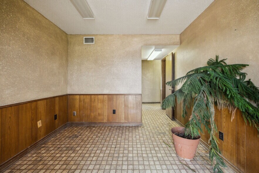 More Photos Of 449 National Dr, Rockwall Warehouse For Sale