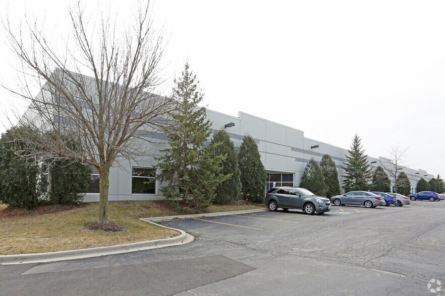 Primary Photo Of 1390 Gateway Dr, Elgin Manufacturing For Lease