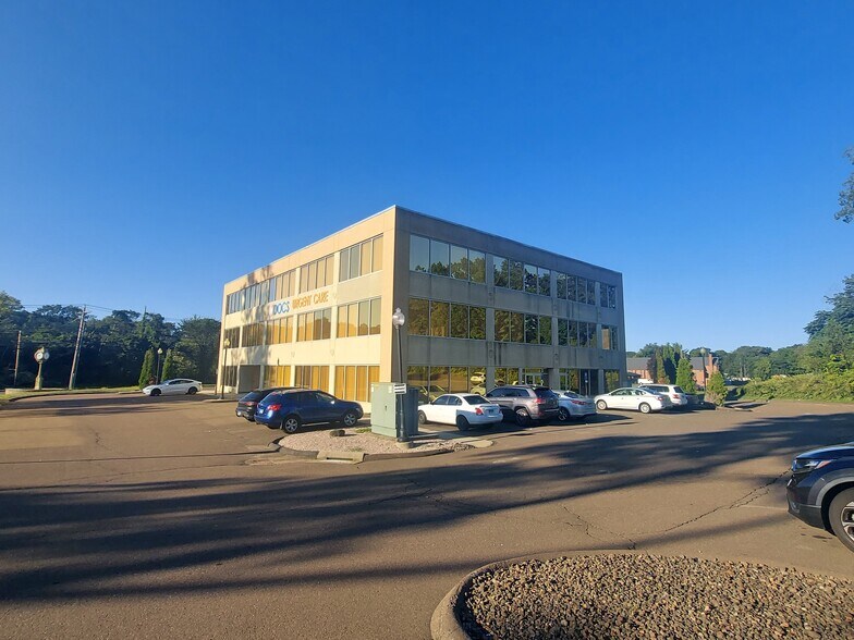 More Photos Of 317 Foxon Rd, East Haven Medical For Lease