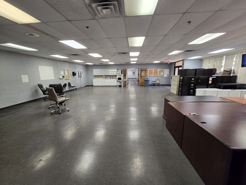 More Photos Of 2785 McCracken Rd, Hernando Manufacturing For Lease