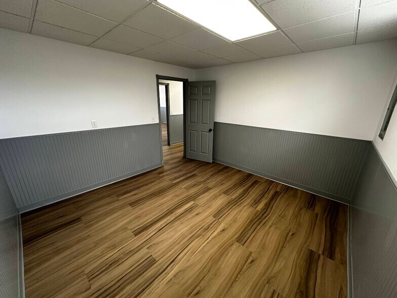 More Photos Of 2852 N Biagio, Ozark Office For Lease