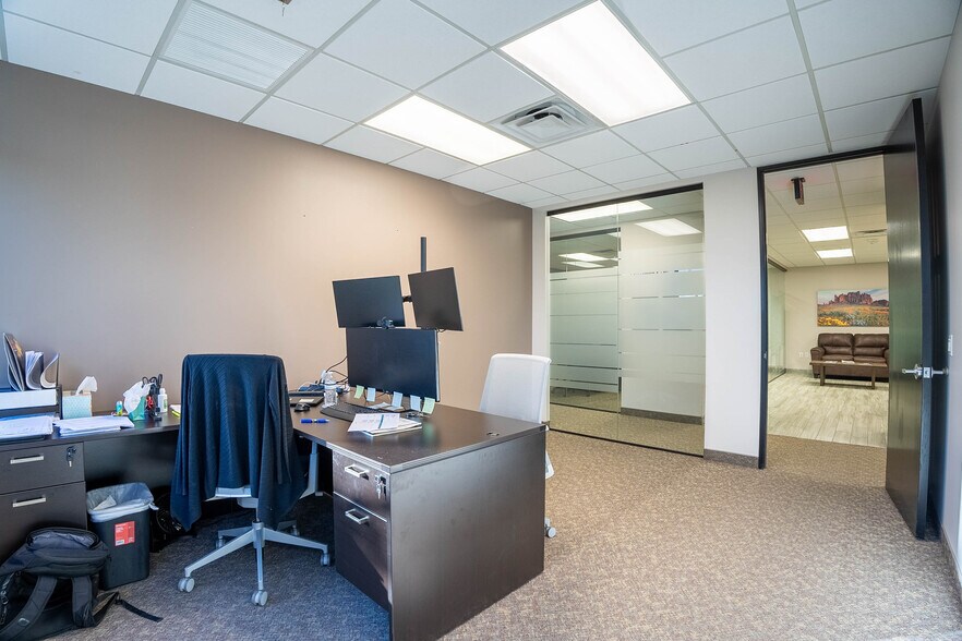 More Photos Of 7310 N 16th St, Phoenix Office For Lease