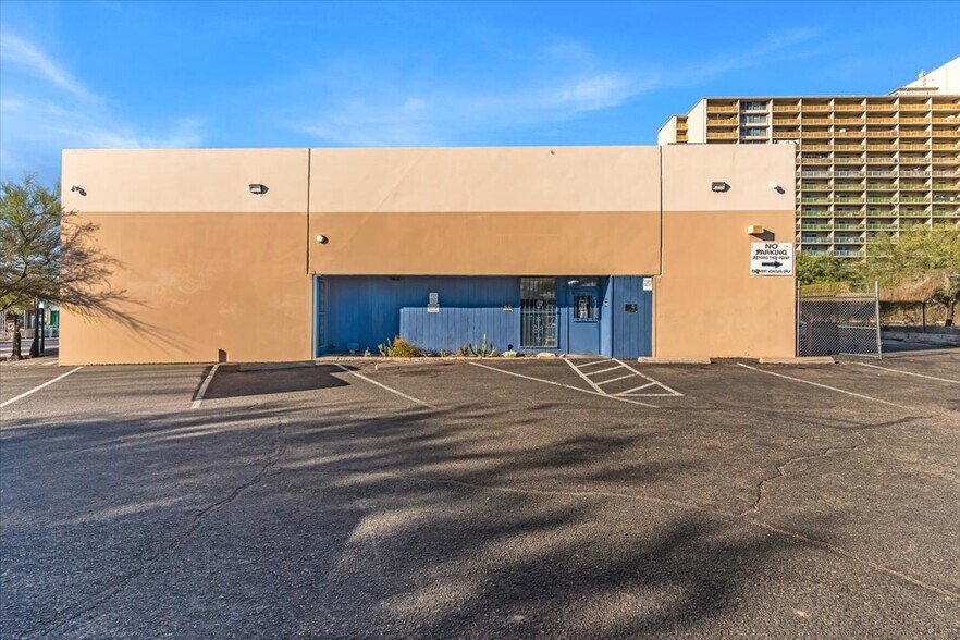 More Photos Of 1401 N Bailey Ln, Tucson Showroom For Sale
