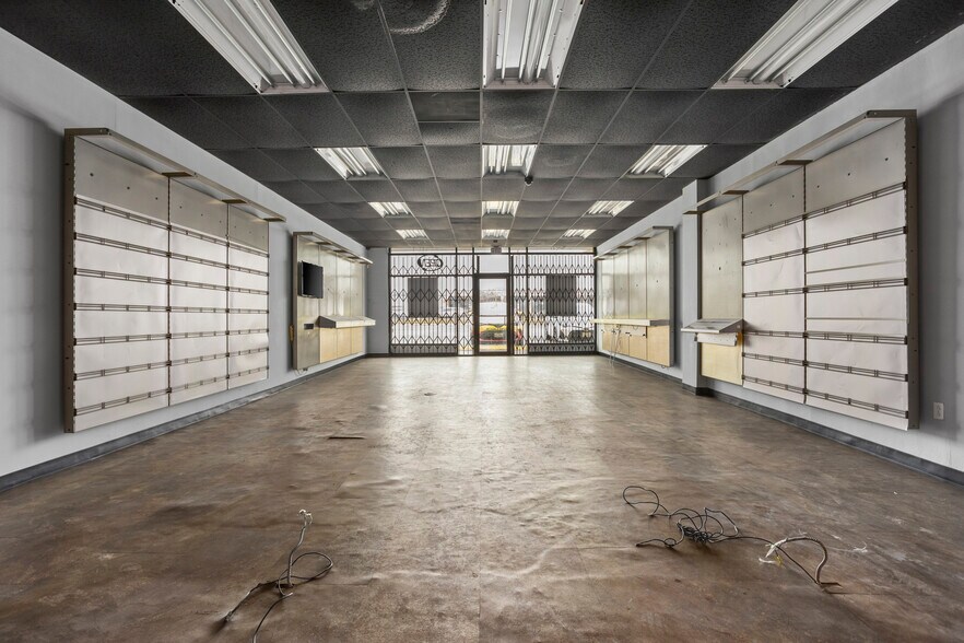 More Photos Of 4218-4222 E Lancaster Ave, Fort Worth Freestanding For Lease