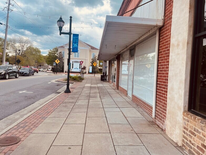 More Photos Of 109 Main Street, Columbiana Office For Lease