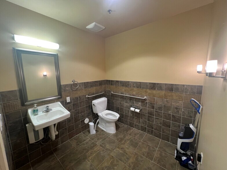 More Photos Of 33777 N Scottsdale Rd, Scottsdale Medical For Sale