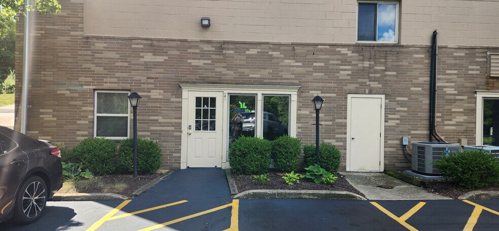 More Photos Of 27070 Detroit Rd, Westlake Freestanding For Lease