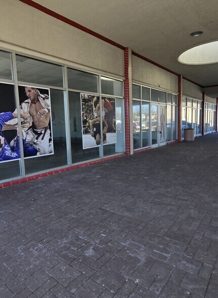 More Photos Of 5-25 E Golf Rd, Arlington Heights General Retail For Lease