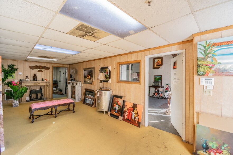 More Photos Of 4214 W Virginia Ave, Tampa Warehouse For Lease