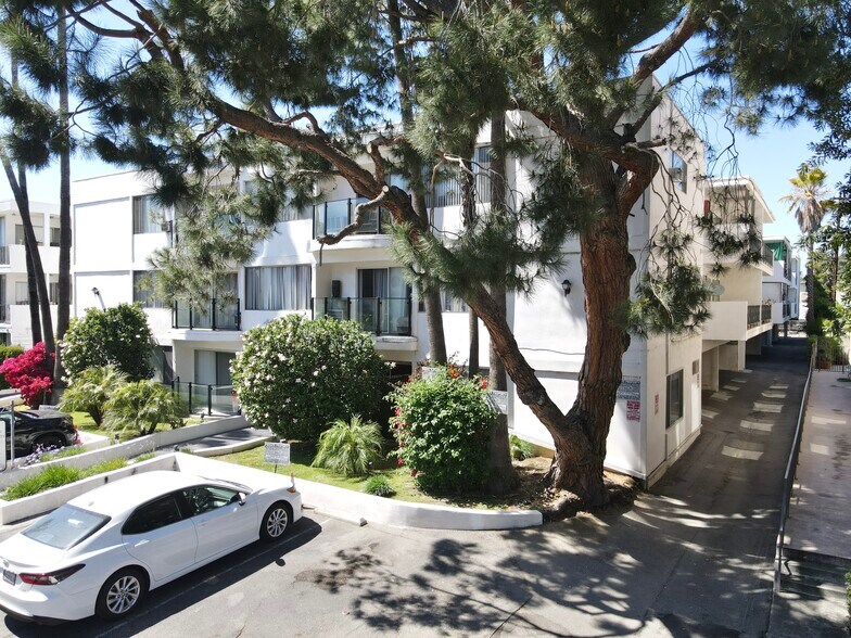 More Photos Of 11911 Weddington St, Valley Village Apartments For Sale