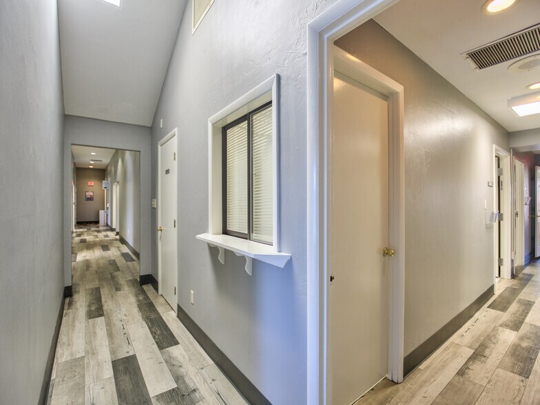 More Photos Of 1981 Capital Cir NE, Tallahassee Medical For Lease