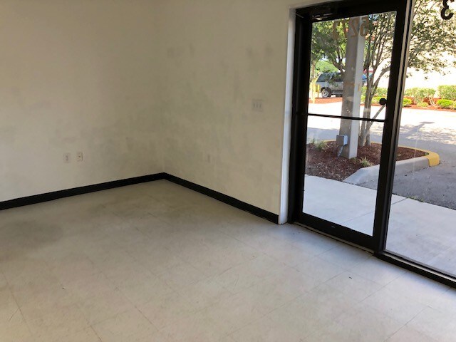 More Photos Of 5250-5275 Giron Cir, Kissimmee Unknown For Lease