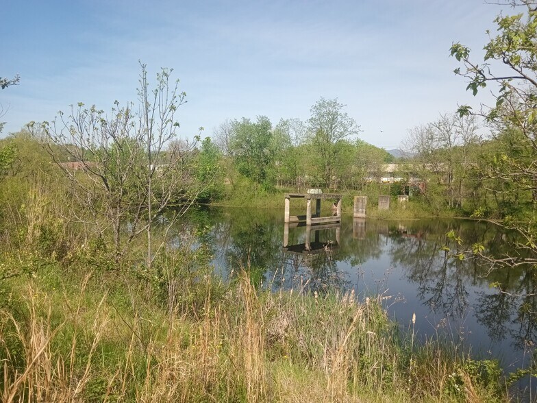 More Photos Of 1 Water St, Old Fort Distribution For Sale