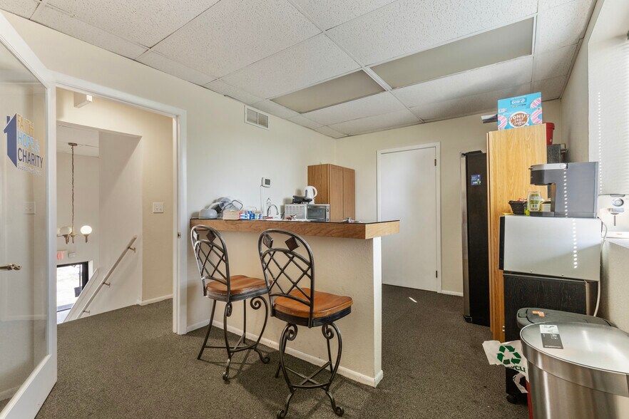 More Photos Of 2713 S Chicago Ave, South Milwaukee Office For Sale