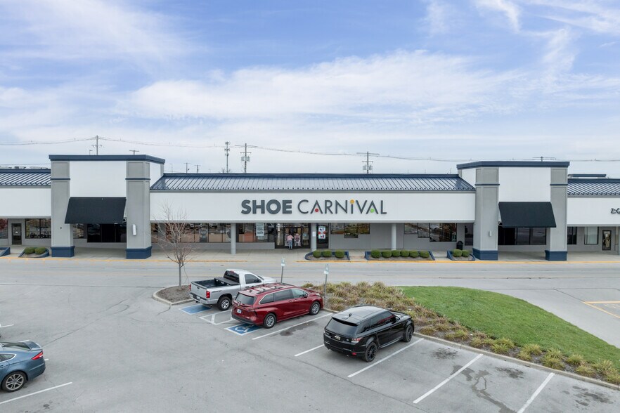 More Photos Of 127 W Tiverton Way, Lexington Unknown For Lease