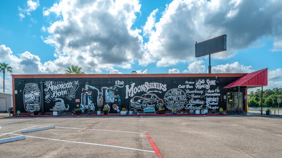 More Photos Of 15659 Marina Dr, Montgomery Restaurant For Lease