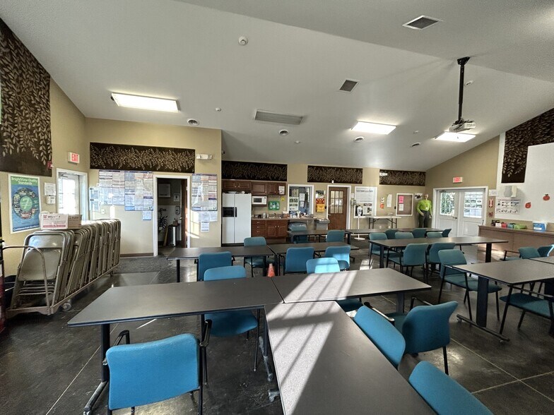 More Photos Of 6810 E Seneca Tpke, Jamesville Specialty For Sale