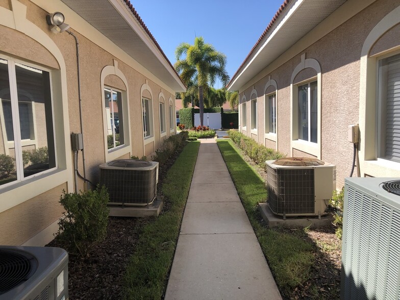 More Photos Of 2940-2946 University Pky, Sarasota Office For Lease