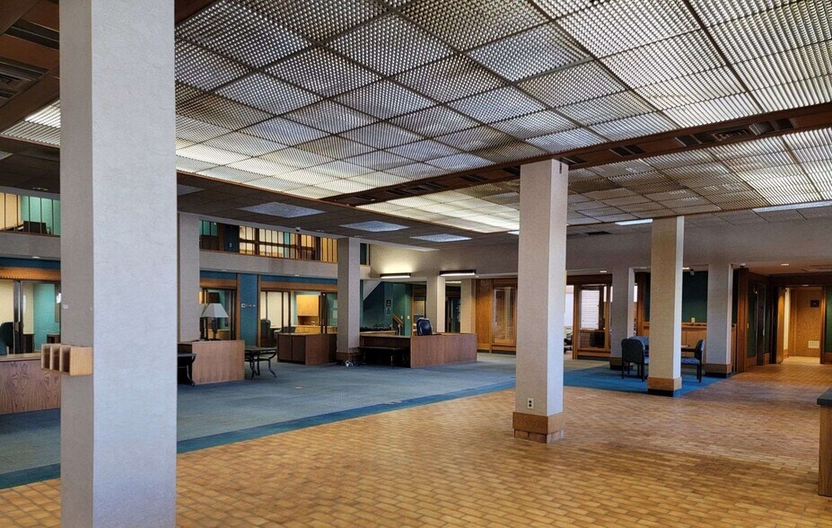 More Photos Of 101 S 1st St, Montevideo Office For Sale