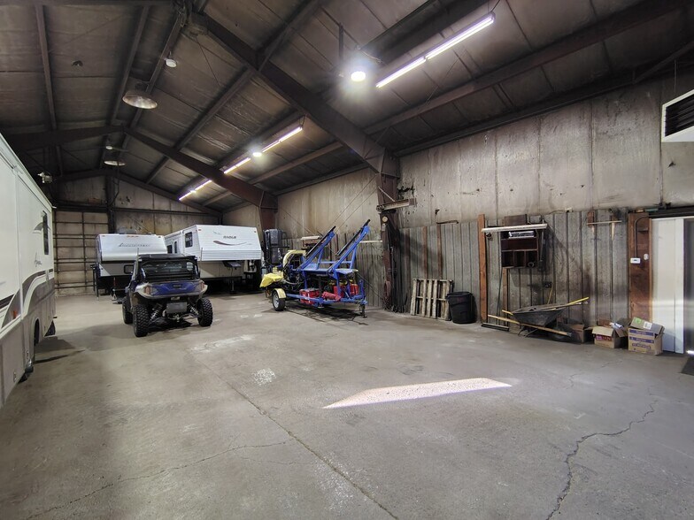 More Photos Of N16184 Old Hwy 13, Lake Service For Sale