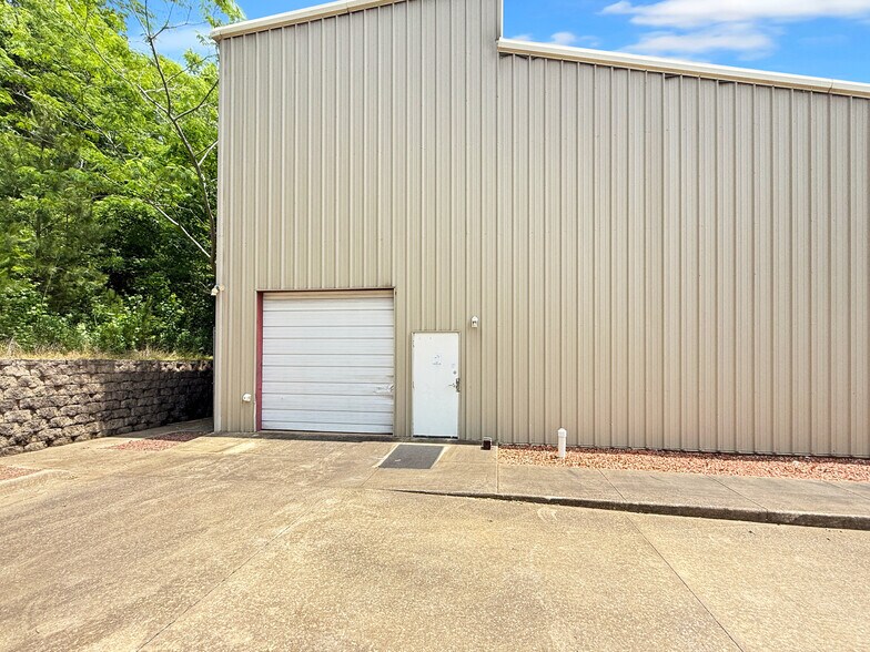 More Photos Of 4720 University Blvd E, Tuscaloosa Showroom For Lease