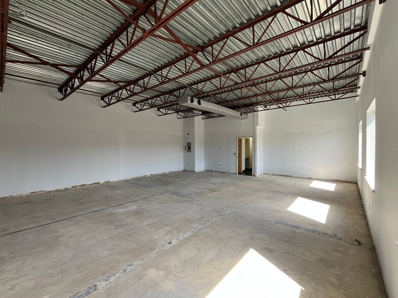 More Photos Of 108 Clematis Ave, Waltham Unknown For Lease