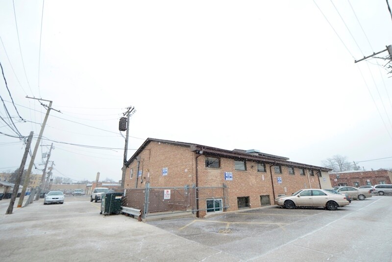 More Photos Of 6420 N California Ave, Chicago Medical For Lease