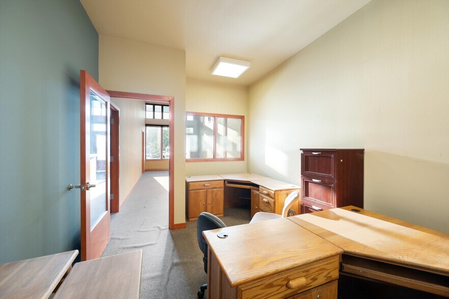 More Photos Of 215 Prospect St, Bellingham Office For Sale