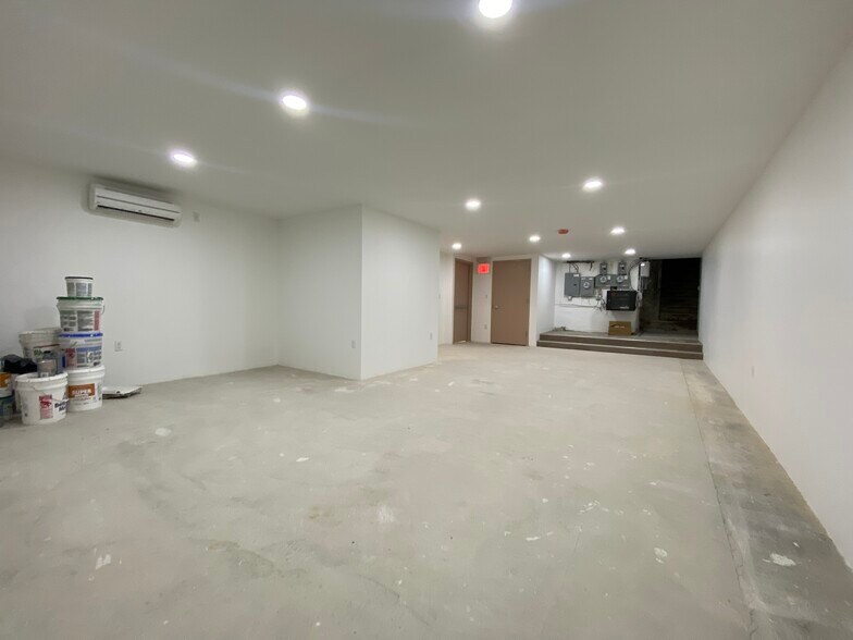 More Photos Of 92 Norman Ave, Brooklyn Storefront Retail Office For Lease