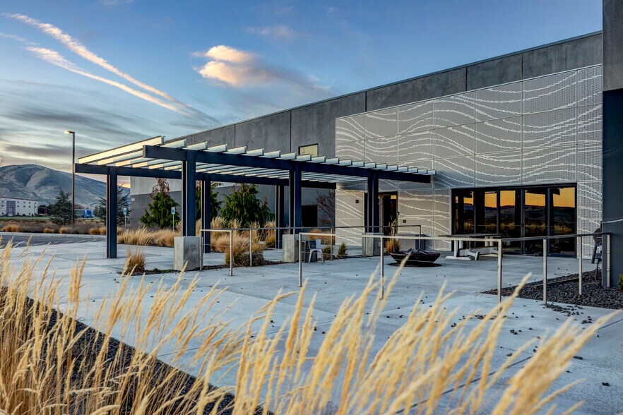 More Photos Of 8060 Keene Rd, West Richland Manufacturing For Sale