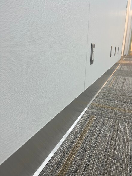 More Photos Of 2855 Anthony Ln S, Saint Anthony Office For Lease