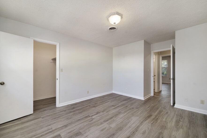 More Photos Of 1012-1032 Hickory Hill Ln, Hermitage Apartments For Sale