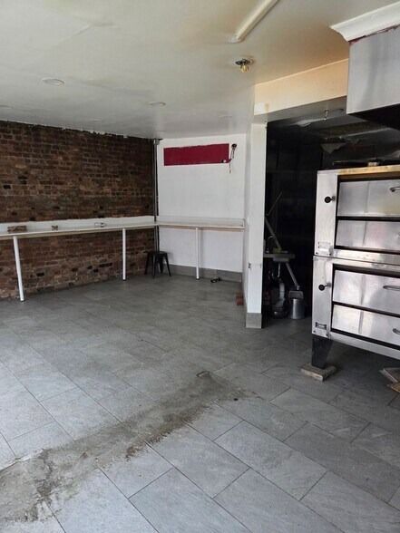 More Photos Of 626 Manhattan Ave, Brooklyn Storefront Retail Residential For Lease