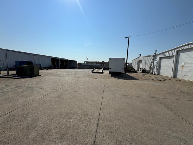 More Photos Of 1600 S Interstate Highway 45, Hutchins Distribution For Sale