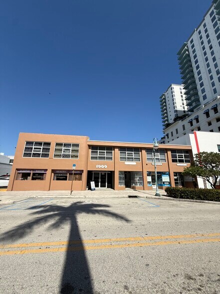 More Photos Of 1909 Harrison St, Hollywood Storefront Retail Office For Sale