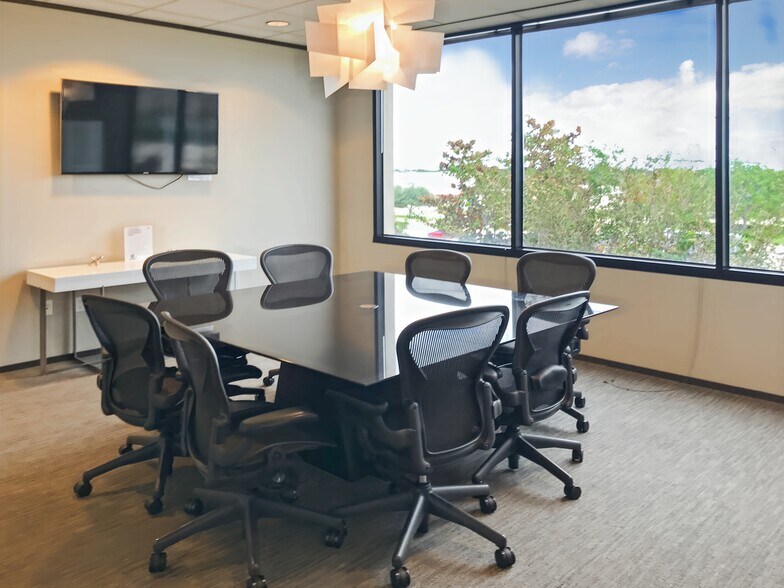 More Photos Of 14090 Southwest Fwy, Sugar Land Coworking Space