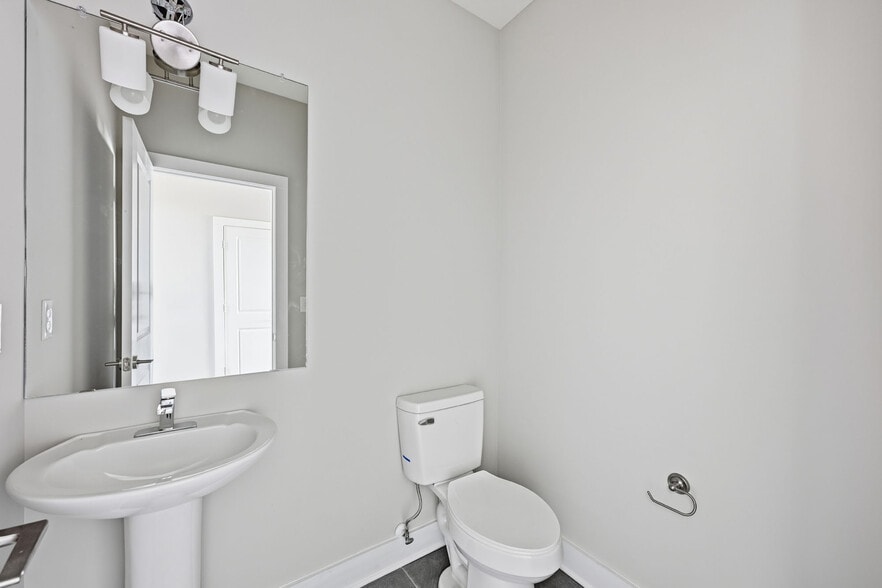 More Photos Of 13701 Erwin Rd, Charlotte Multifamily For Sale