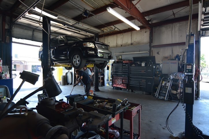 More Photos Of 8921 Daffodil Ave, Houston Auto Repair For Lease