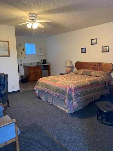 More Photos Of 62271 CA-299, Cedarville Hotel For Sale